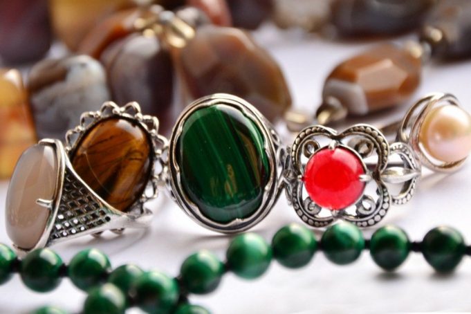 Как правильно подобрать украшение с натуральным камнем